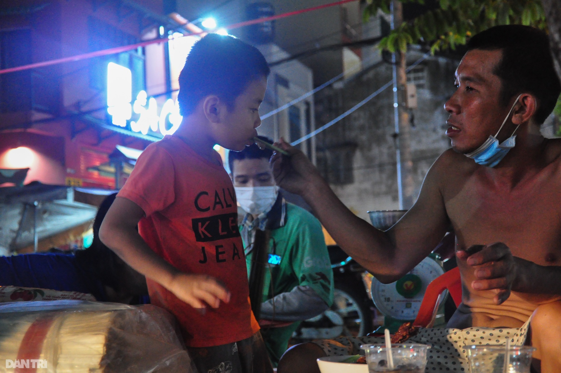 Chợ lá dong lâu đời nhất Sài Gòn tấp nập ngày giáp Tết - 13