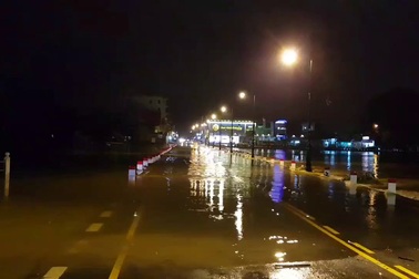 Nước lũ tràn Đập Đá, TP Huế