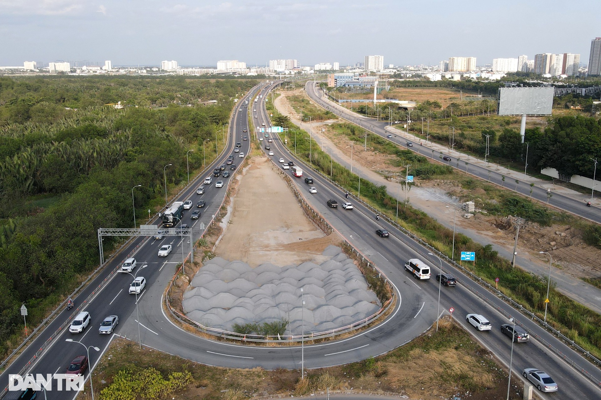 Phà Cát Lái kẹt xe hơn 2km khi người dân trở lại TPHCM sau kỳ nghỉ Tết - 13 Phà Cát Lái kẹt xe hơn 2km khi người dân trở lại TPHCM sau kỳ nghỉ Tết - 13