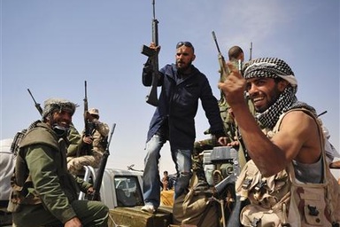 NATO lại tấn công dinh thự của ông Gadhafi