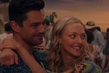 Cay đắng những cặp sao đã chia tay mà vẫn phải giả vờ tình tứ