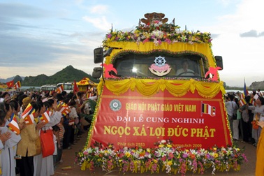 Ngọc xá lợi đã đến ngôi chùa lớn nhất Việt Nam