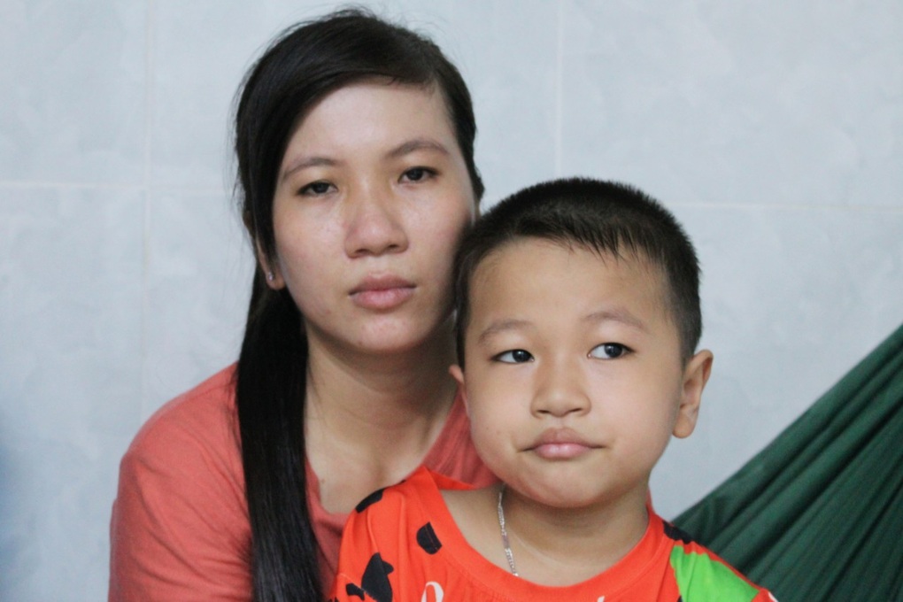 Mẹ đơn thân tuyệt vọng cầu xin bạn đọc Dân trí giúp cứu mạng con - 3 Mẹ đơn thân tuyệt vọng cầu xin bạn đọc Dân trí giúp cứu mạng con - 3