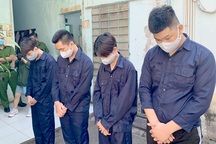 Hai nhóm học trò tuổi teen hẹn nhau "huyết chiến" vì... nhìn đểu