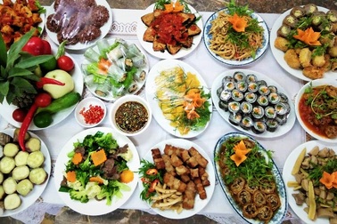 Vàng mã, đồ phong thủy, cỗ chay “ăn nên làm ra” trong tháng cô hồn