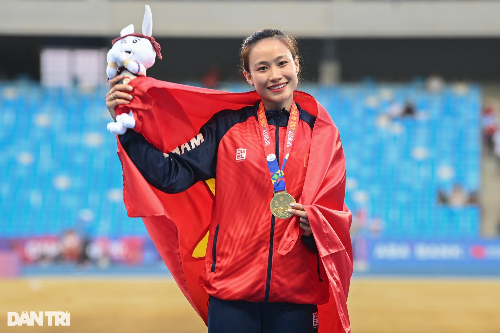 Khoảnh khắc hoa khôi điền kinh bật khóc trong lần đầu giành HCV SEA Games - 5 Khoảnh khắc hoa khôi điền kinh bật khóc trong lần đầu giành HCV SEA Games - 5