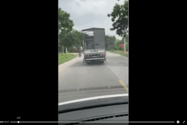 Vụ quyết không nhường đường xe cấp cứu: Tước bằng lái tài xế xe tải