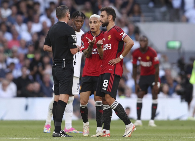 Bruno Fernandes was criticized for not being worthy of being the captain of Man Utd - 2