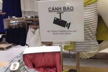 Những hành vi xấu của du khách khiến nhiều người bức xúc