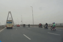 Nổi bật tuần qua: Ô tô quệt ngã xe máy, nhanh chóng chạy khỏi hiện trường