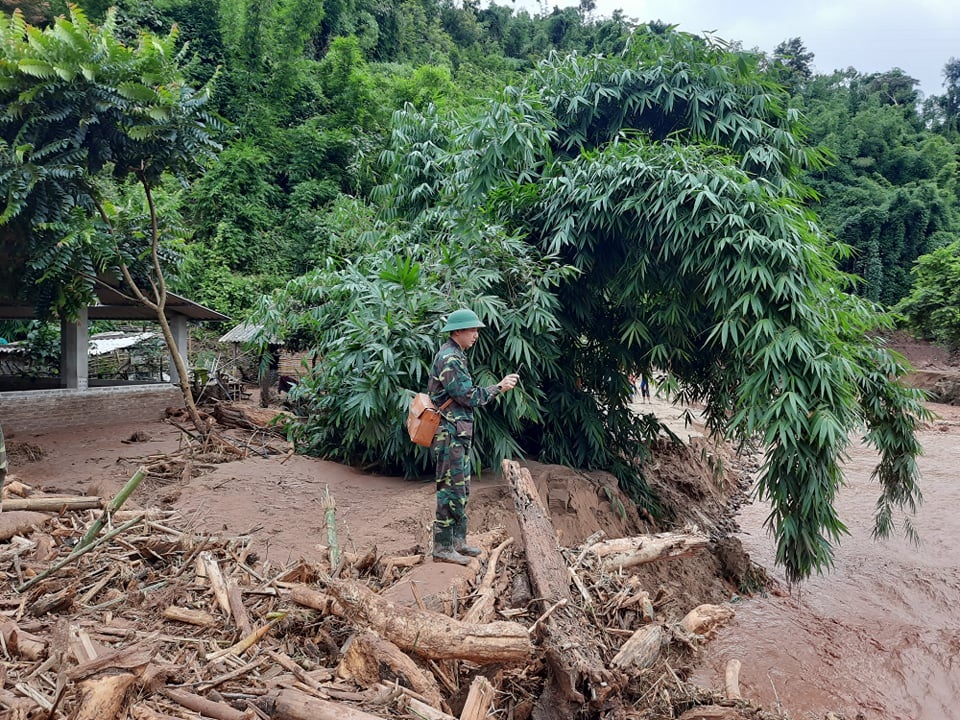 Bản làng tan hoang sau trận lũ quét kinh hoàng - 4 Bản làng tan hoang sau trận lũ quét kinh hoàng - 4