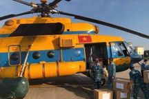 Bộ Quốc phòng điều 3 máy bay trực thăng chở hàng cứu trợ đến Điện Biên