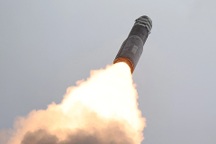 Triều Tiên phóng tên lửa khi Mỹ đưa tàu ngầm hạt nhân đến Hàn Quốc