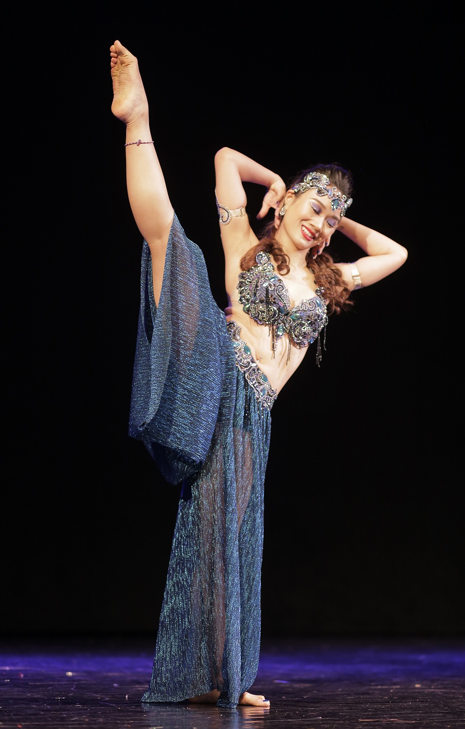 Mãn nhãn “bữa tiệc” bellydance nóng bỏng khiến khán giả không thể ngồi yên - 6