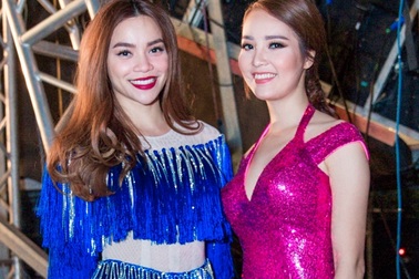 Á hậu Thuỵ Vân đọ chân dài với Hà Hồ, khoe vòng 1 táo bạo