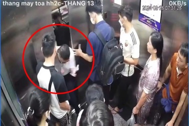 Người suýt bị thang máy nuốt ở Hà Nội: Rút chân, luồn người mới thoát chết
