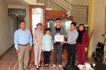 Hai anh em mồ côi được bạn đọc Dân trí giúp đỡ gần 50 triệu đồng