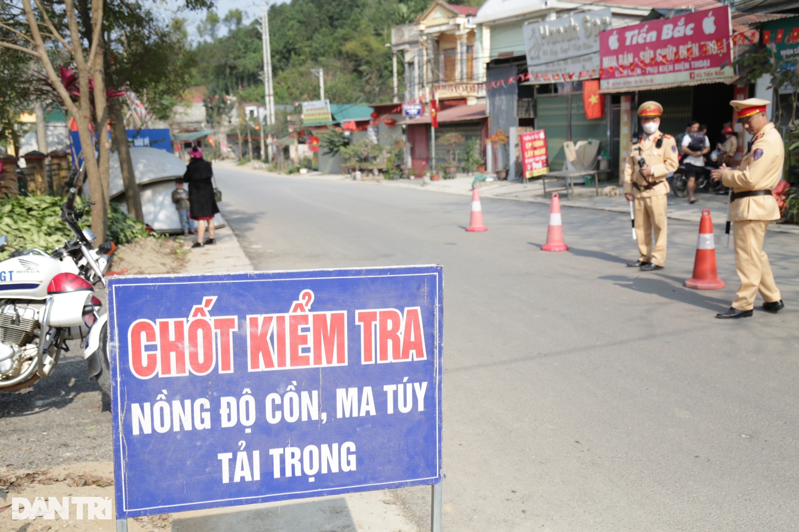 Xuyên Tết xử lý ma men, phát hiện lái xe dính cồn gấp 3,2 lần kịch khung - 2