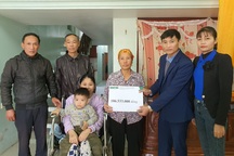 Bạn đọc giúp đỡ góa phụ tật nguyền nuôi 2 con thơ hơn 170 triệu đồng