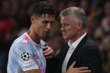 Tỏa sáng rực rỡ ở Man Utd, C.Ronaldo vẫn hứng chịu… chỉ trích