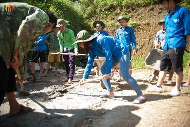 “Mùa hè xanh”, dấu chân tình nguyện in đậm nghĩa tình với bà con miền sơn cước