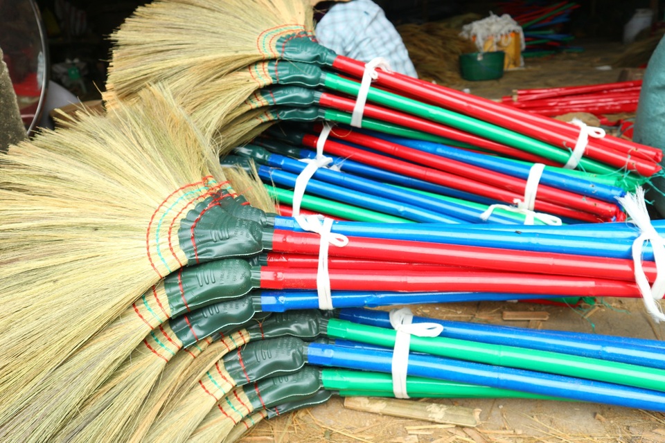 Làng chổi đót lớn nhất xứ Quảng tất bật vào vụ Tết - 9 Làng chổi đót lớn nhất xứ Quảng tất bật vào vụ Tết - 9