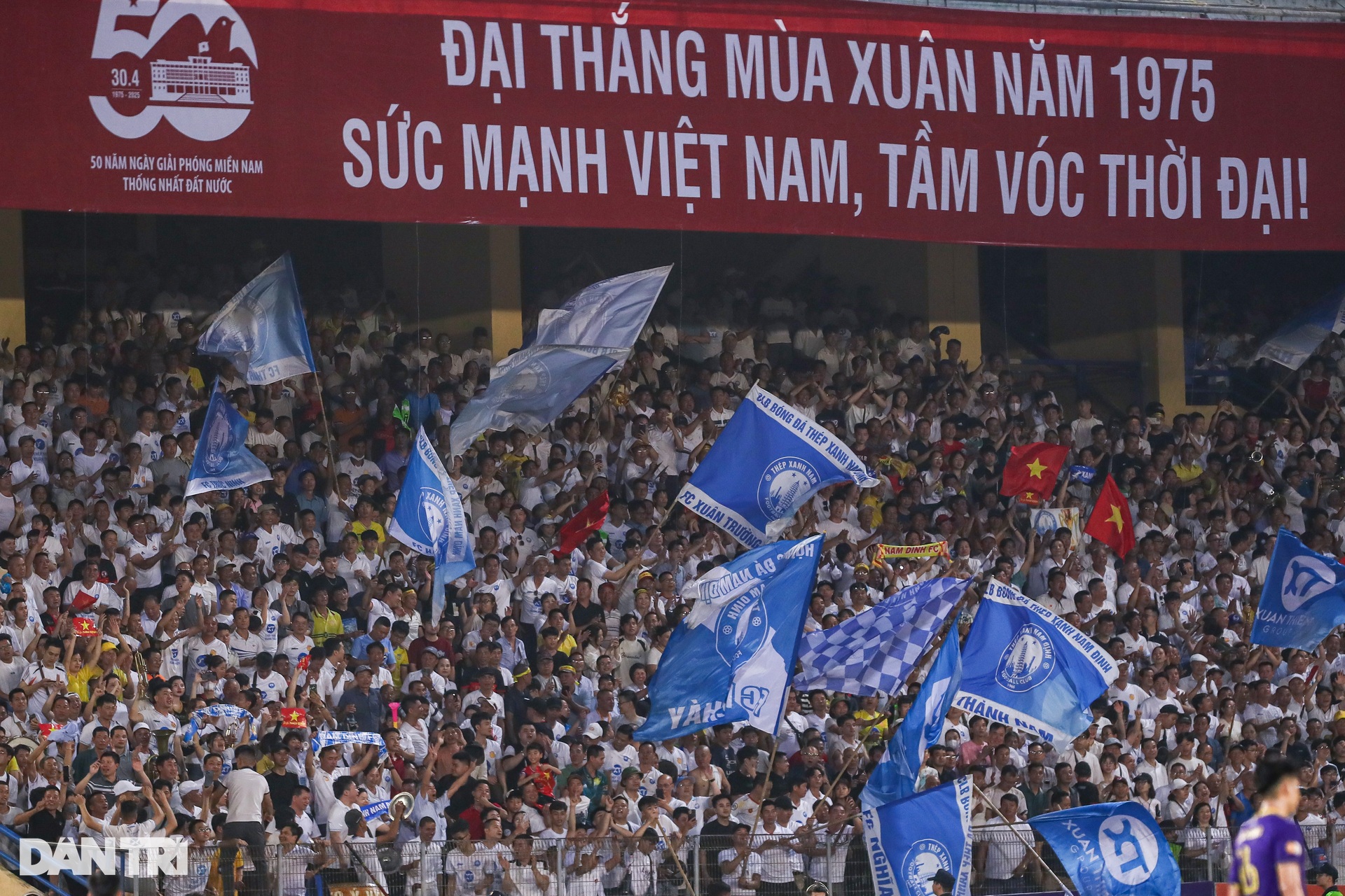 Ngoại binh tỏa sáng trong chiến thắng đậm của CLB Nam Định trước Hà Nội FC - 2 Ngoại binh tỏa sáng trong chiến thắng đậm của CLB Nam Định trước Hà Nội FC - 2