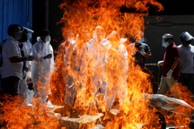 Nhà giàu Ấn Độ ráo riết thuê máy bay trốn "sóng thần" Covid-19