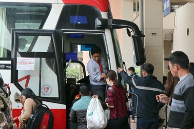 Hà Nội: Bến xe bớt “ngộp thở” dù cao điểm hành khách về quê ăn Tết