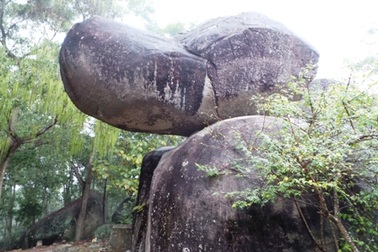 Khẩn trương bảo vệ di tích Hòn Trống Mái 