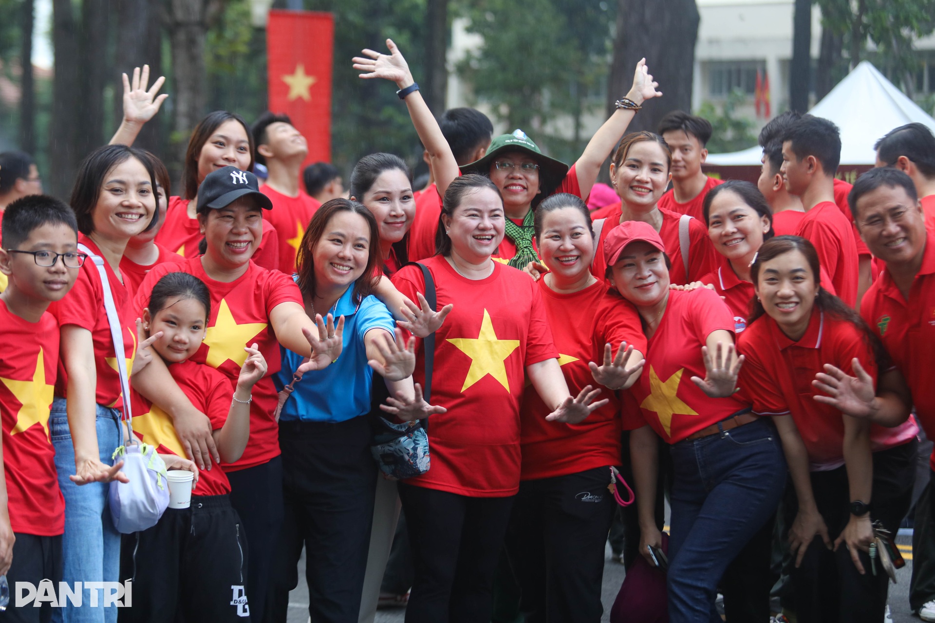 6.000 người đi bộ hưởng ứng chương trình Cùng Việt Nam tiến bước - 13 6.000 người đi bộ hưởng ứng chương trình Cùng Việt Nam tiến bước - 13