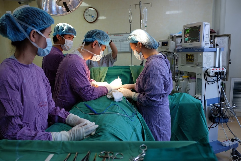 ThS. BS Lương Thanh Tú - bác sĩ vàng trong làng phẫu thuật thẩm mỹ - 3 ThS. BS Lương Thanh Tú - bác sĩ vàng trong làng phẫu thuật thẩm mỹ - 3