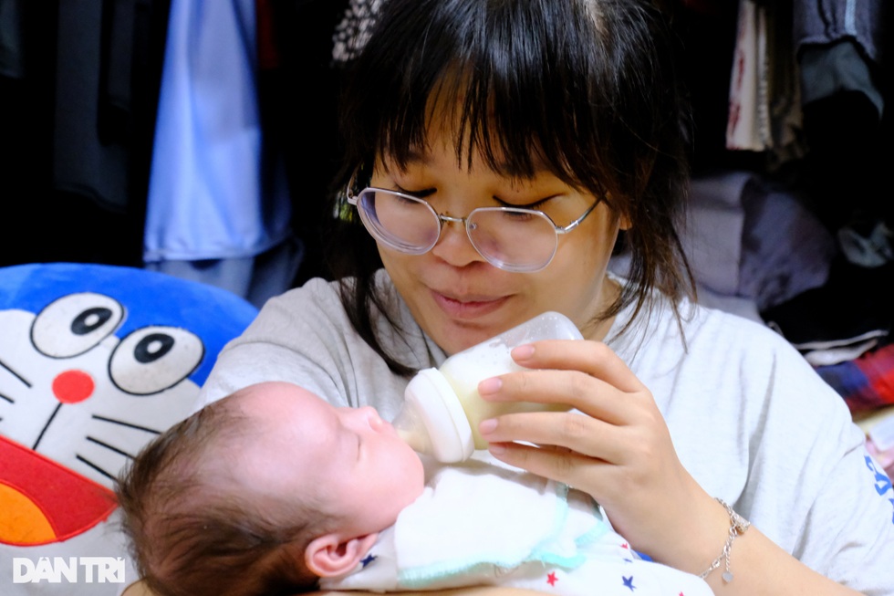 Chuyện về bé Vít bị bỏ rơi ở nhà hoang trong chiều mưa tại tâm dịch TPHCM - 8 Chuyện về bé Vít bị bỏ rơi ở nhà hoang trong chiều mưa tại tâm dịch TPHCM - 8