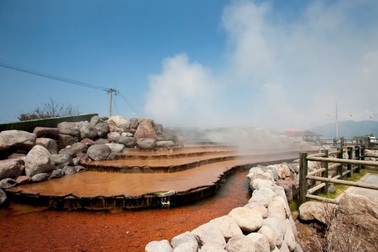 Nơi có suối nước nóng sôi sùng sục 100 độ C ở Nhật Bản