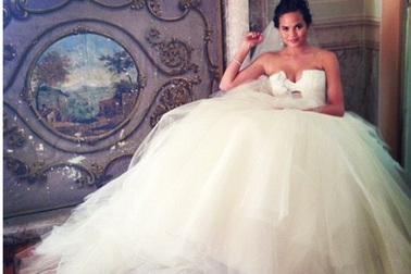 Những bộ váy cưới ấn tượng nhất của "sao"