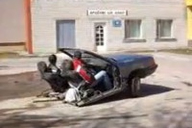 Một nửa ô tô có còn là ô tô?