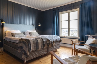 Ngọn hải đăng ngoài đảo xa thành khách sạn hẻo lánh nhất thế giới