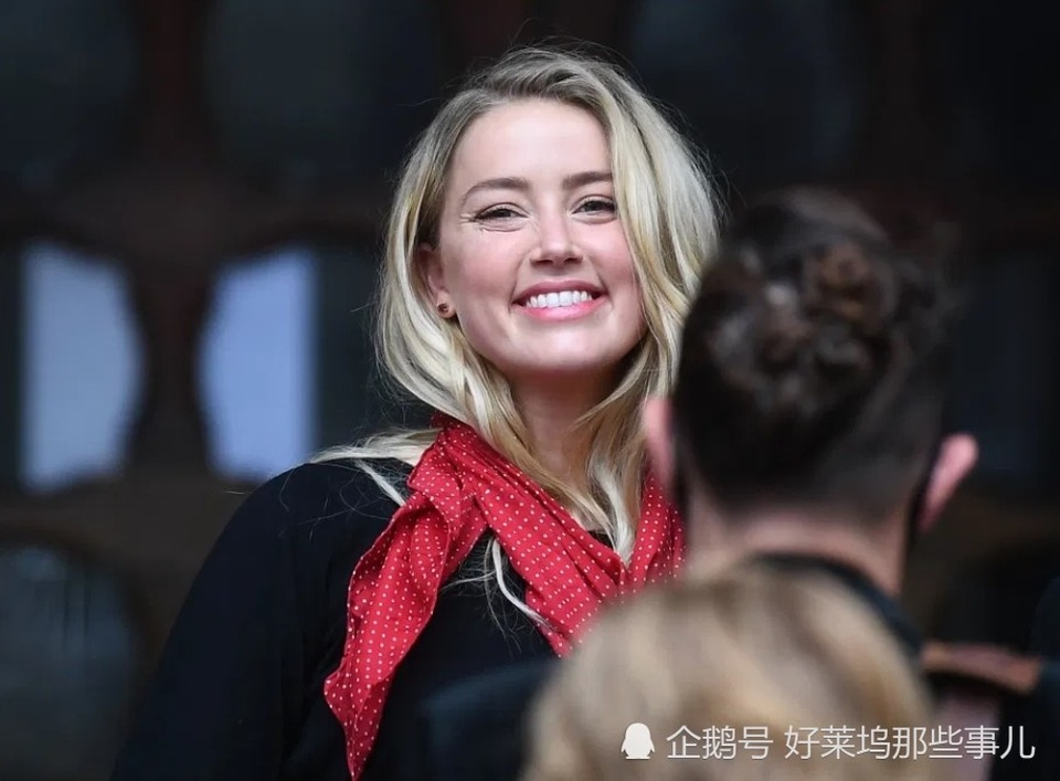 Johnny Depp và vợ cũ Amber Heard lại đối mặt tại toà - 2 Johnny Depp và vợ cũ Amber Heard lại đối mặt tại toà - 2