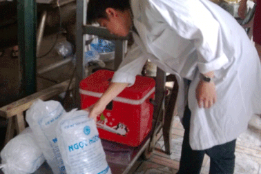 Sản xuất đá viên bẩn, một cơ sở bị đình chỉ 