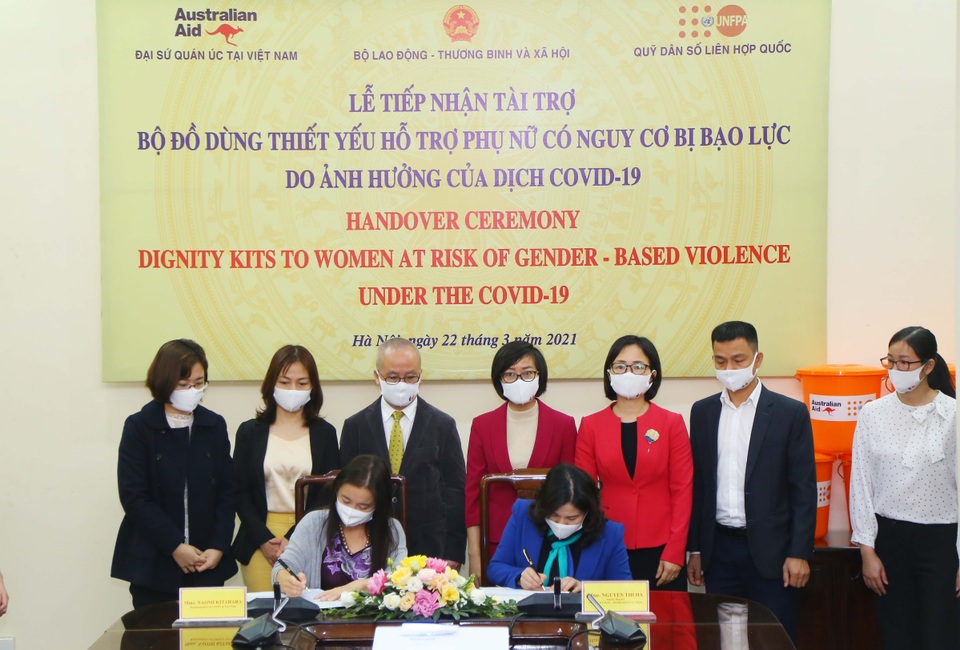 Hỗ trợ phụ nữ có nguy cơ bị bạo lực do ảnh hưởng của dịch Covid-19 - 1 Hỗ trợ phụ nữ có nguy cơ bị bạo lực do ảnh hưởng của dịch Covid-19 - 1