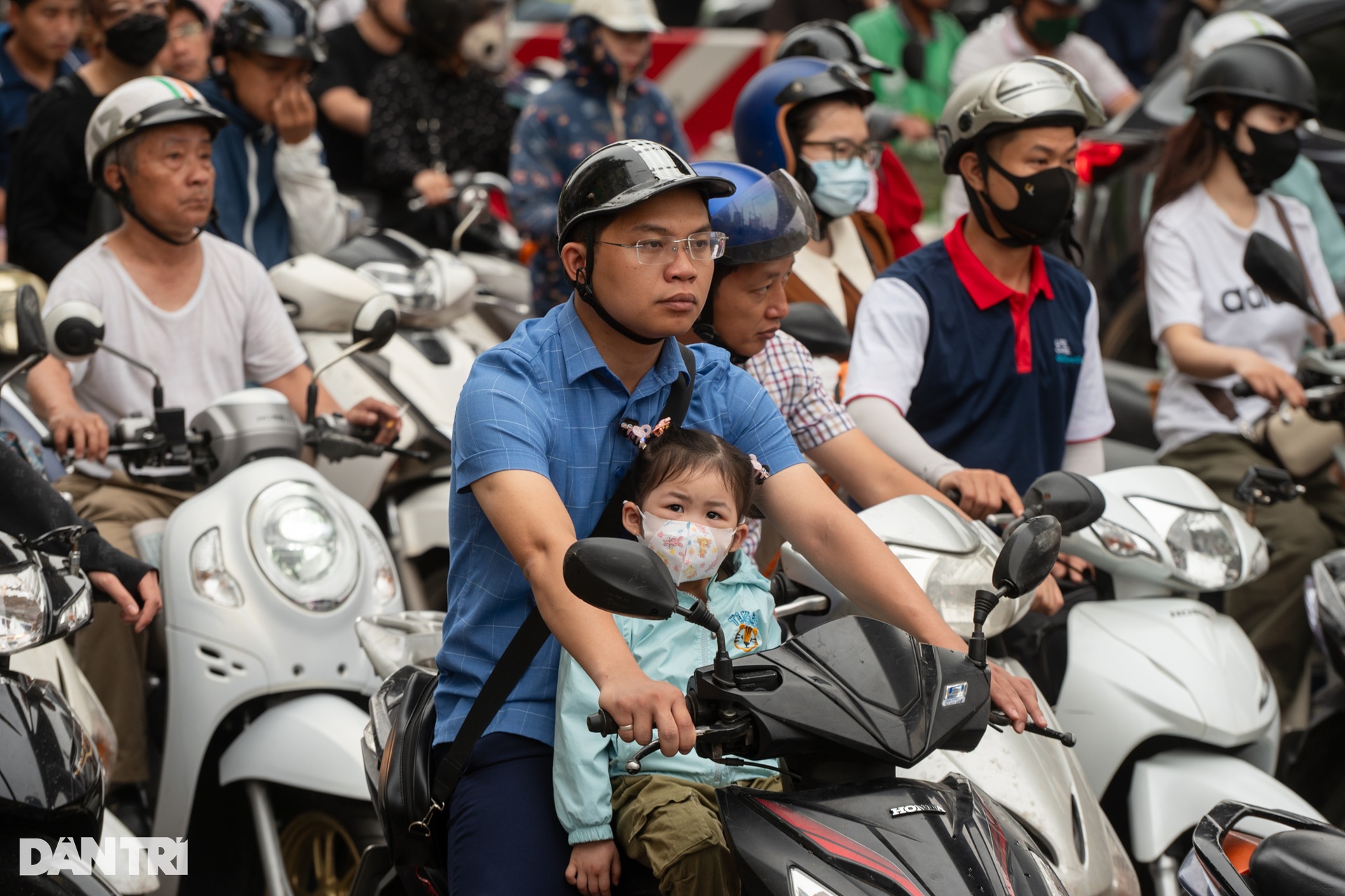 Ngày đầu đi làm sau nghỉ lễ: Giao thông Hà Nội đông đúc, ùn tắc nhiều phố - 8