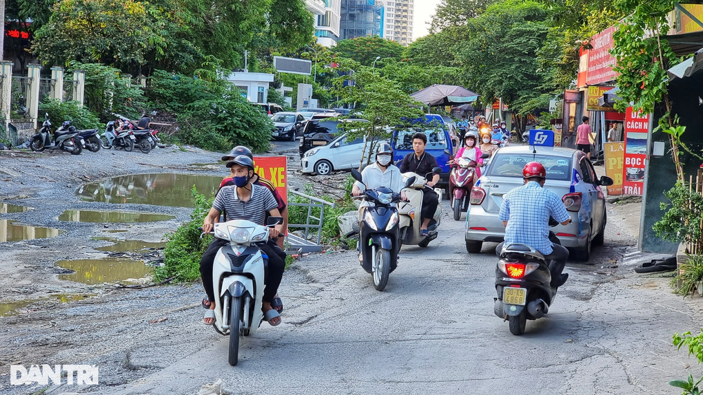 Cục Đường bộ kêu cứu vì đoạn đường lầy lội trước cửa trụ sở - 2 Cục Đường bộ kêu cứu vì đoạn đường lầy lội trước cửa trụ sở - 2