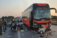 Hà Nội: Va chạm liên hoàn trên cao tốc, nữ phụ xe khách chết thảm