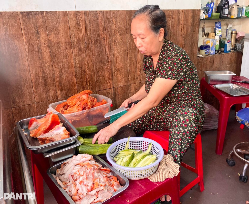 Quán bánh mì Việt 90 năm tuổi, từng được lên truyền hình Mỹ - 4 Quán bánh mì Việt 90 năm tuổi, từng được lên truyền hình Mỹ - 4