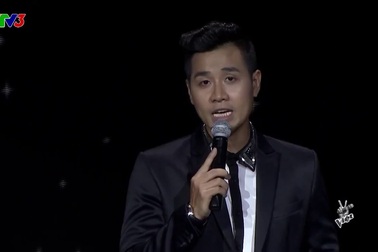 Ali Hoàng Dương gây xúc động với ca khúc Đừng để con một mình.