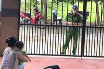 "Hãy ở nhà để xứng đáng với sự hi sinh của họ!"