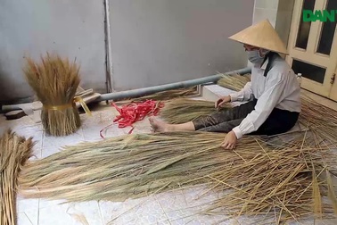 Nhộn nhịp xóm chổi đót ở Sài Gòn dịp cuối năm