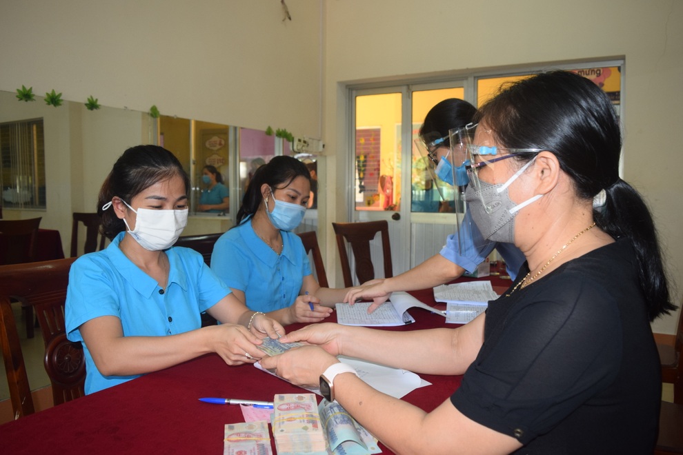Niềm vui của những người lao động khi nhận hỗ trợ từ Nghị quyết 68 - 3 Niềm vui của những người lao động khi nhận hỗ trợ từ Nghị quyết 68 - 3