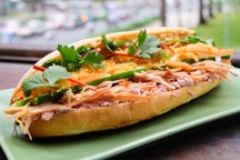 Một người tử vong sau khi ăn bánh mì ở Vũng Tàu