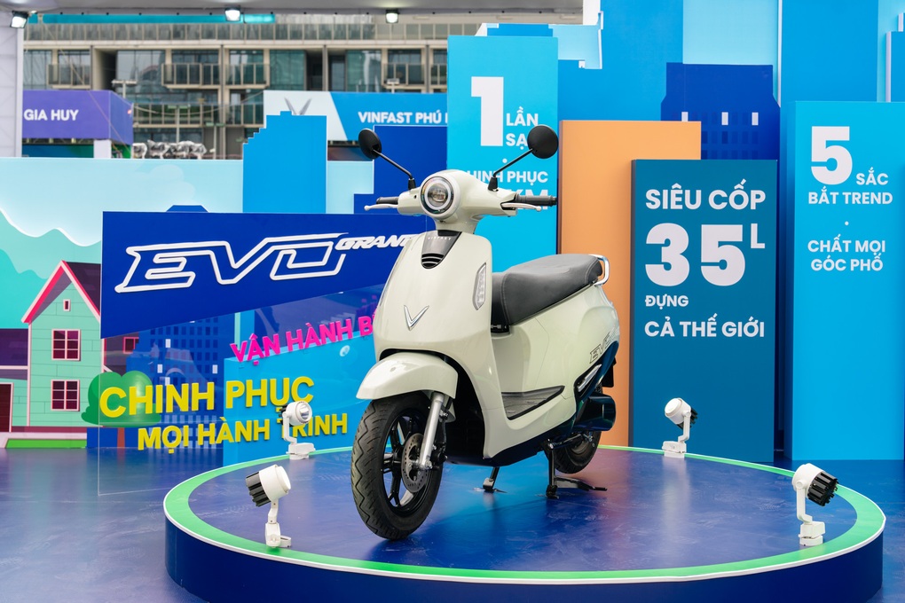 VinFast bảo hành chính hãng 6 năm cho xe và 8 năm cho pin xe máy điện - 1 VinFast bảo hành chính hãng 6 năm cho xe và 8 năm cho pin xe máy điện - 1